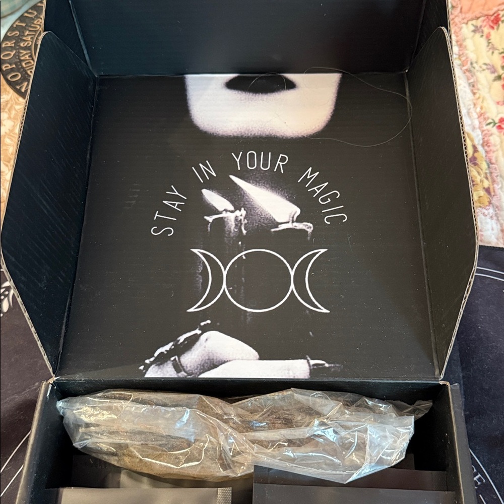 Black Moon Phase Box - Picture 2 of 8